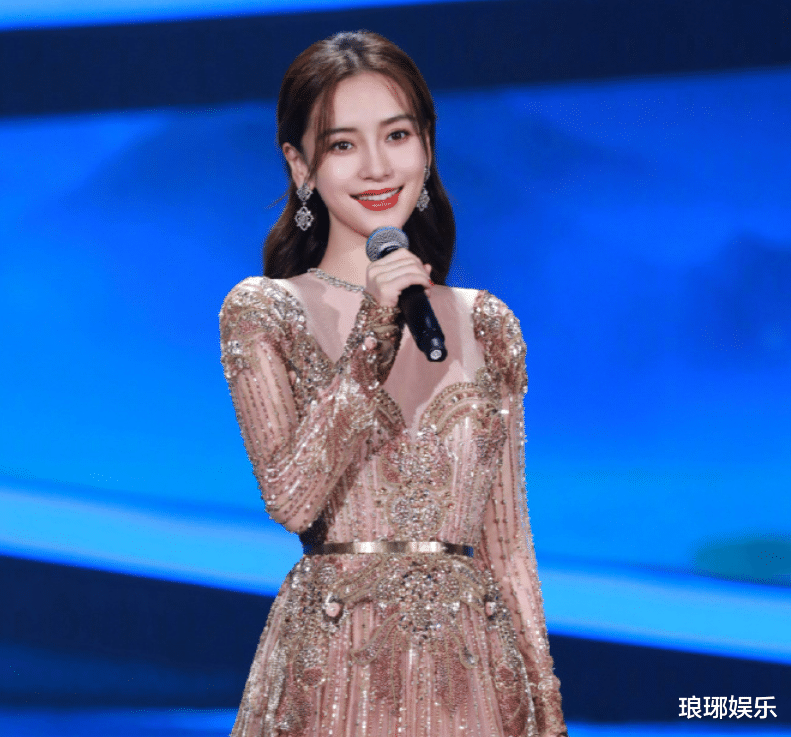 李菲儿|黄晓明和李菲儿坐在一起时，反应却不对劲，表面功夫都不做？