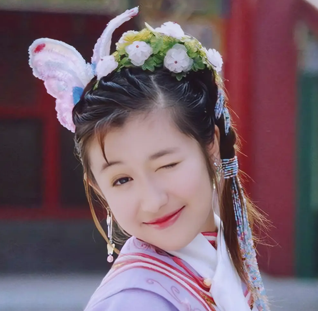 |22年前，一夜爆红却坚持读书的童星“十公主”，如今怎么样了？