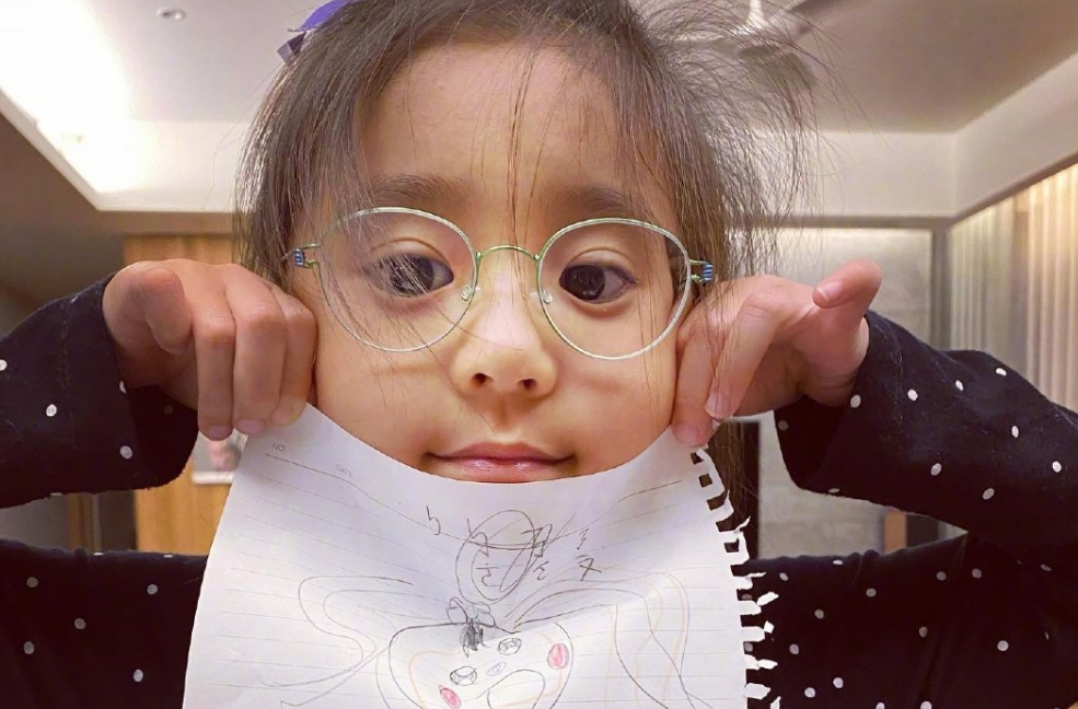 萱爸育儿经|父母是正常人，却生出残障孩子的明星，看后感觉很痛心