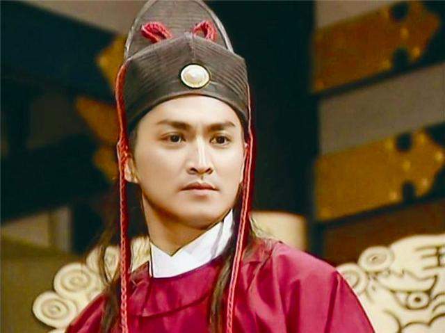 何家劲|“展昭”何家劲近照：一身肌肉帅气依旧，61岁仍单身只为等她？