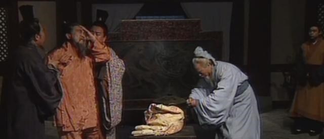 华佗|当年曹操为何执意杀华佗?12年后发现真高明,曹操或许是对的