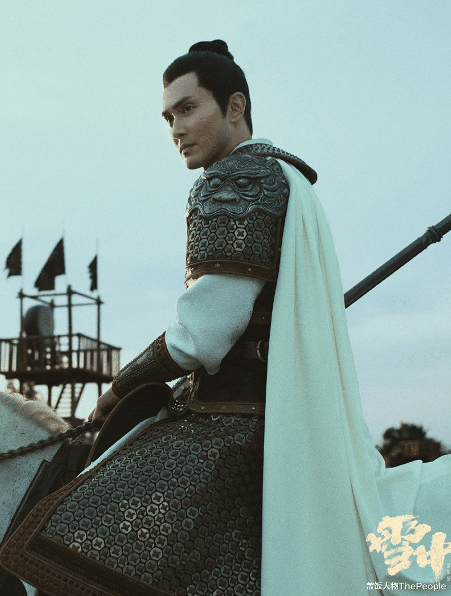 央视|央视镜头又成“卸妆水”？张若昀新剧黑了三个度，胡军皮肤像打蜡