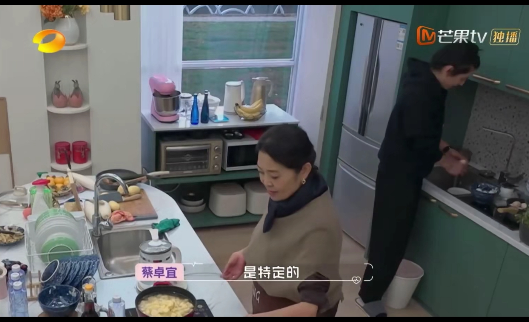 王大陆|王大陆和蔡卓宜深夜街头拥吻，网友：果然娱乐圈的哥哥都是老公