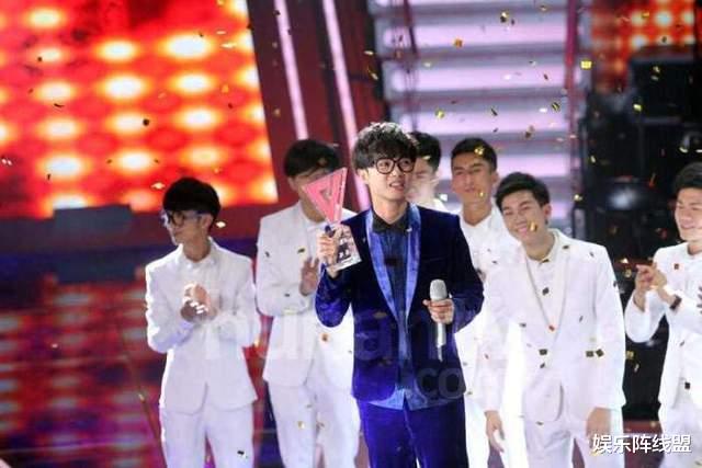 华晨宇|华晨宇的精彩情史，靠才华征服了5个女人，勇敢承认自己未婚生子