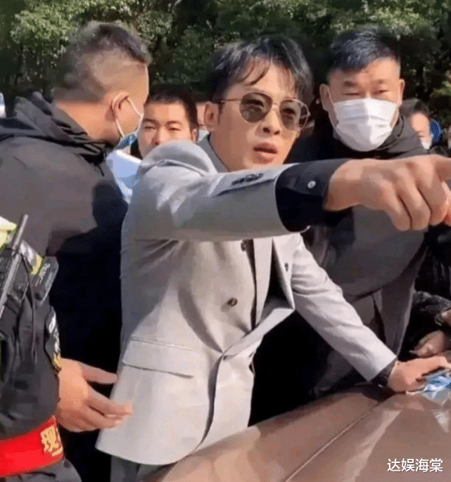 带货|辛巴高调言论再惹争议，看不起教授月薪3万，网友：三观不正！