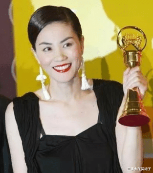 张柏芝|深挖王菲背景，她就是现实版赵敏，张柏芝油麻地出身怎么赢得了