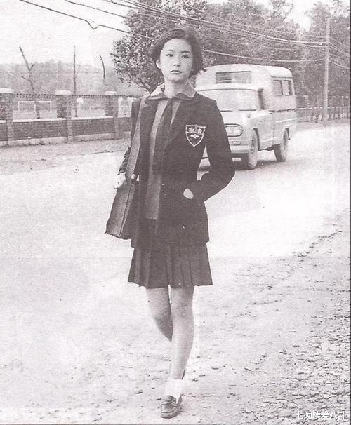 林青霞|林青霞，第三者、继母、姐妹失散、母亲坐牢，她这一生何其坎坷