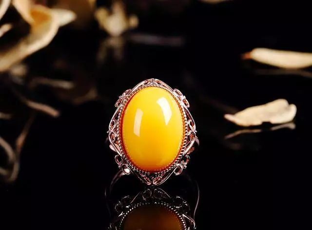 |不知道如何挑选蜜蜡？很简单，10个字帮你搞定！