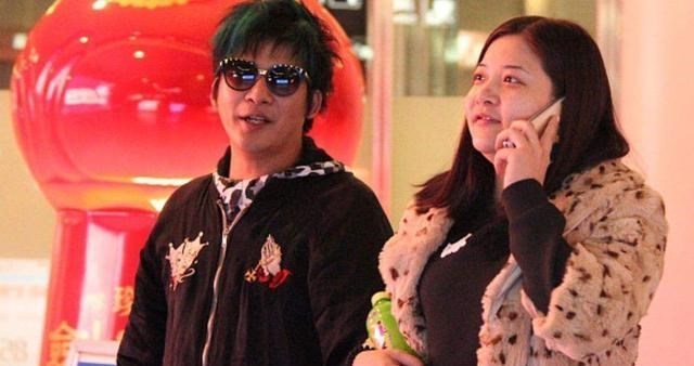 各抒己见 放着圈内帅哥美女不爱,和经纪人日久生情的明星们,窝边草真香