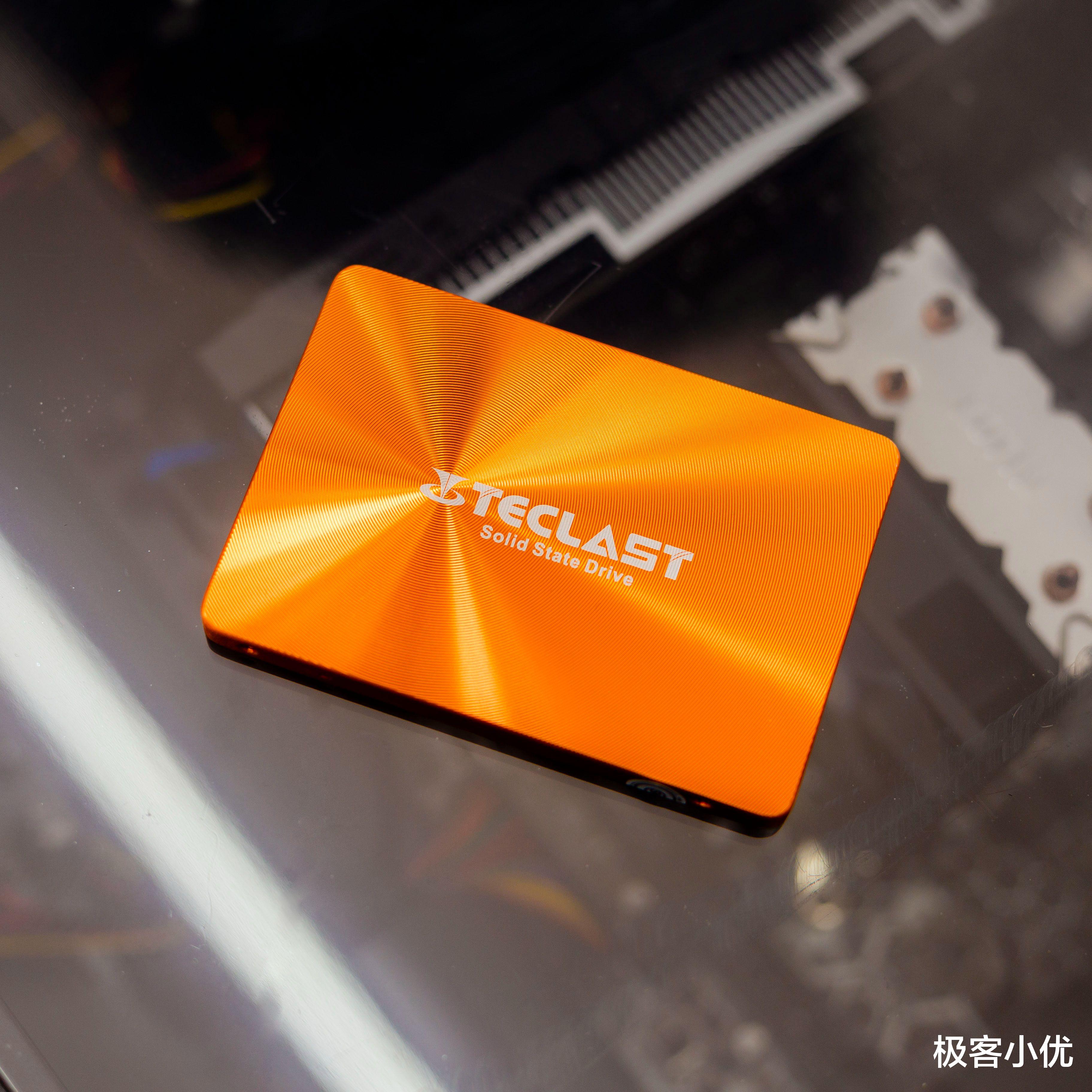 硬盘|开机速度飞起了，这款硬盘也太给力了