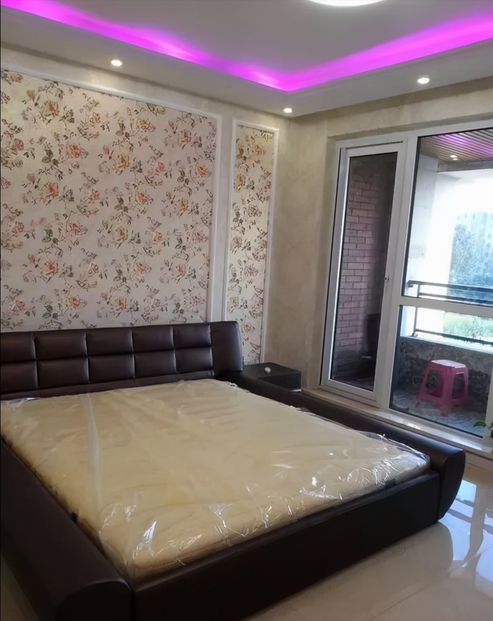 亲戚家农村小洋房,前院种菜养鱼,卧室玉石做的床,冬暖夏凉!