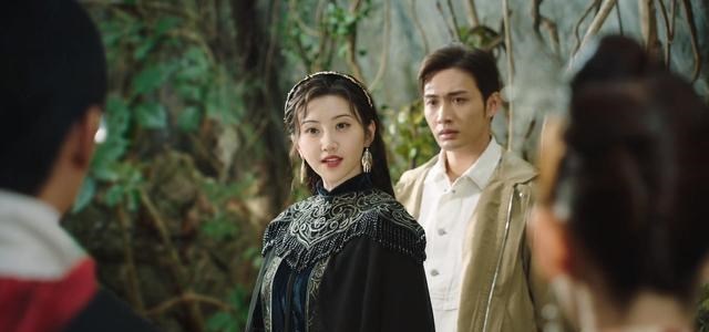 司藤|造型浮夸，剧情凌乱，人设不讨喜，《十二谭》真没法与《司藤》比