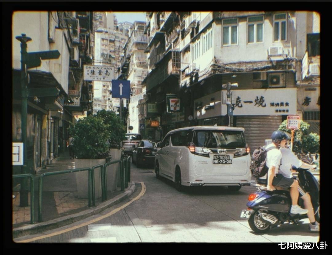 劳荣枝|劳荣枝就这样写好了结局,从女教师堕落成女魔头,她该怪谁呢?