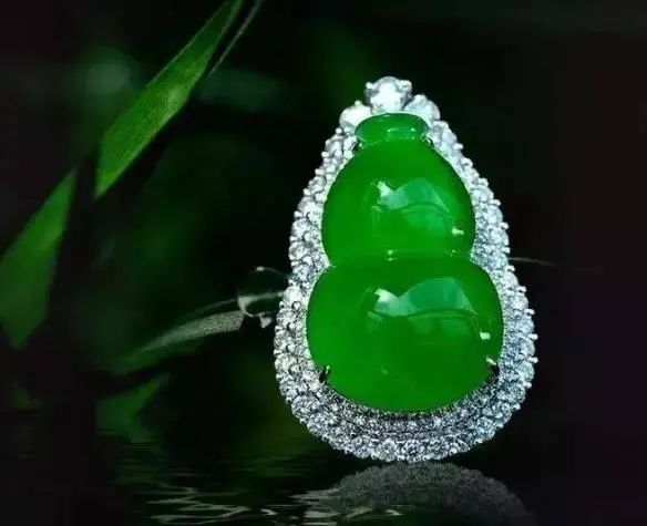 翡翠|佩戴这些翡翠都是戴“福”,戴的究竟是什么“福”,你知道吗?