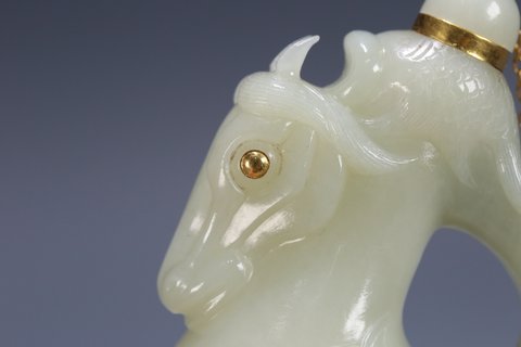 |辽金，老和田玉包金马首壶