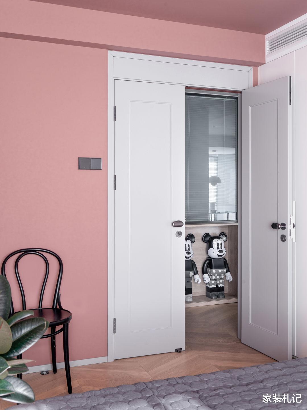 73m2两房，玄关进门就有衣柜、洗手台，好看实用颜值高