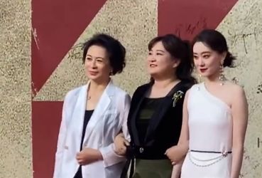 颜丹晨|金鸡闭幕亮点：43岁颜丹晨挺孕肚，张艺谋父女同框，任达华穿跑鞋