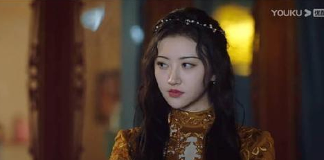 景甜|景甜真好甜，笑容甜曲线美，素颜如清水芙蓉般，不愧是人间富贵花