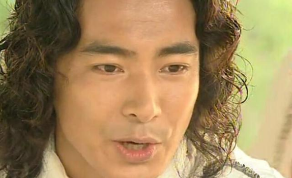 于波|还以为他们没戏拍很凄凉，谁知道他们都是有几套四合院的人