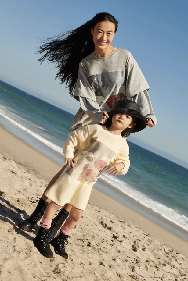 姚晨|秦舒培母女拍广告，Alaia活泼灵动拍摄专业，颜值太高被赞像陈冠希