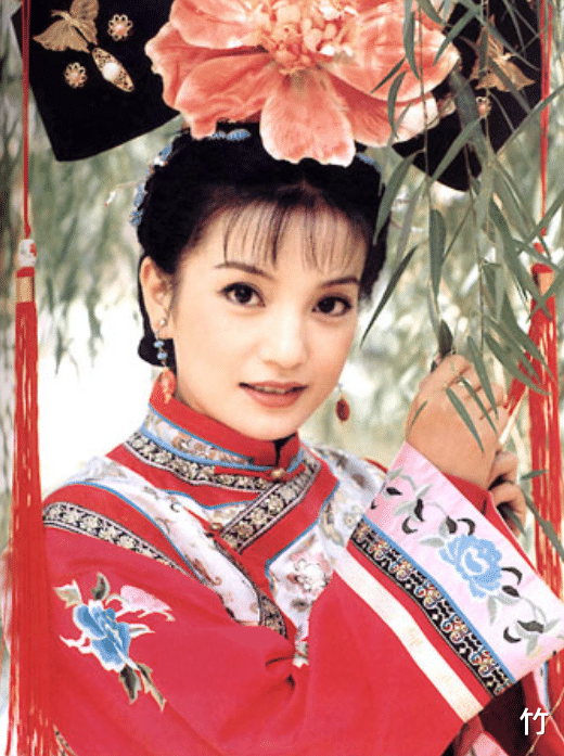 赵薇|赵薇遭封杀后被曝连夜跑路，包专机飞往法国，众明星好友快速撇清关系