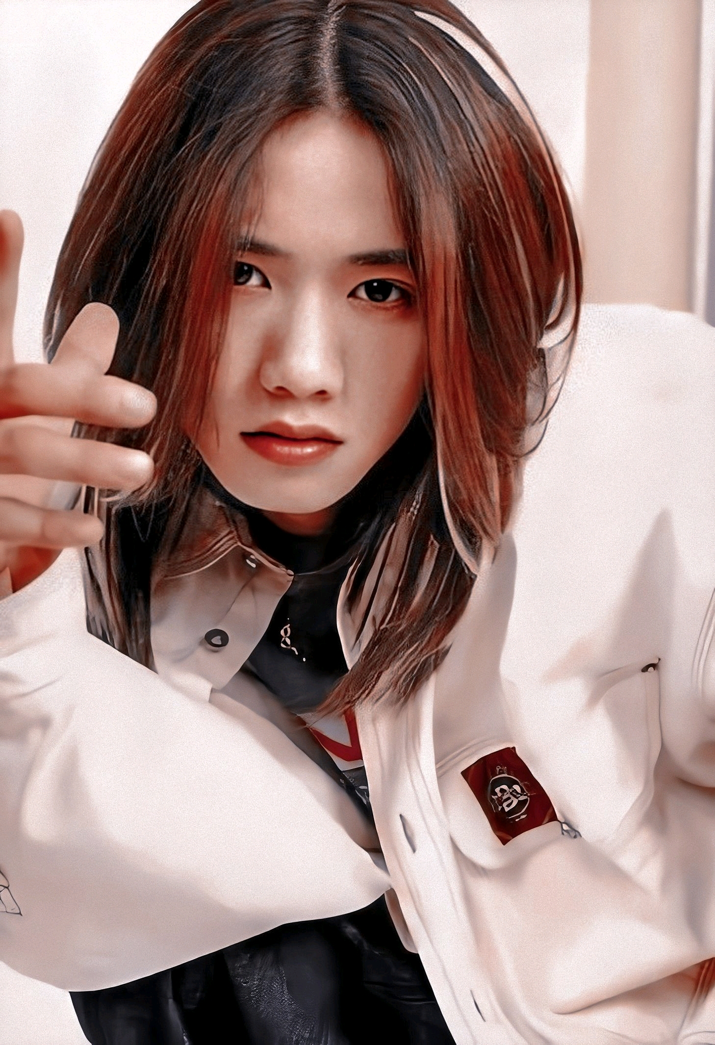 宿舍|韩国爱豆偷偷谈恋爱？赶行程时碰胳膊肘对暗号，偷溜出宿舍约会却被公司抓包