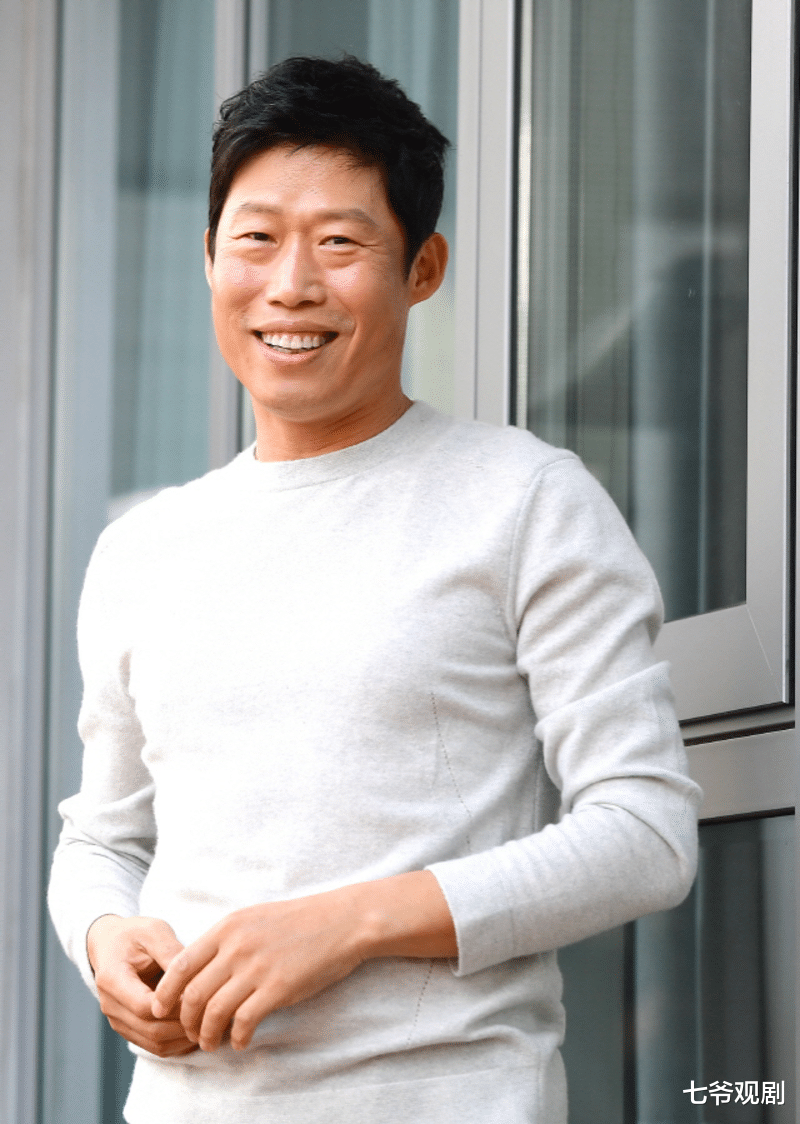 刘海镇|浴盆工厂打过工,30岁翻身成演技咖,望着北汉山的刘海镇无缘金惠秀