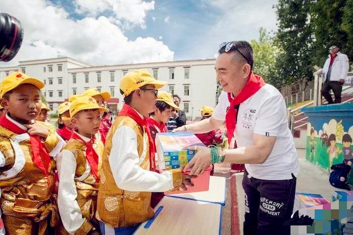 哈珀·贝克汉姆|见一个爱一个，女友个个都是大明星，“风流富商”和他的女人们