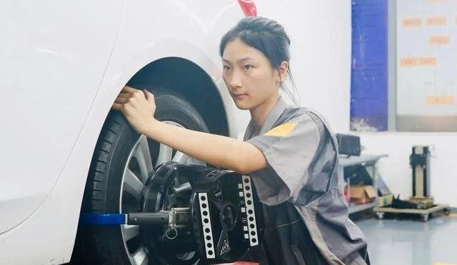 雪落无尘谈|汽修班女神，拿下汽修大赛一等奖，巾帼不让须眉，谁说女子不如男