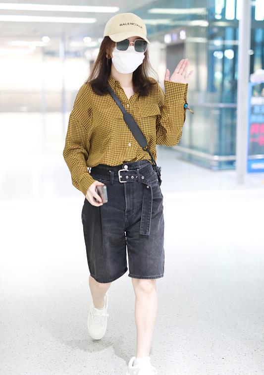 清娱吧|中年女人穿上这条裤子好时髦，薛佳凝宁静都喜欢，你不想试试吗？