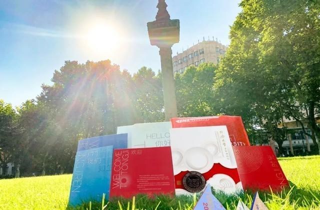 90后宝妈经验|高校花式录取通知书又双叒叕来了！美哭网友：好想再考一次大学