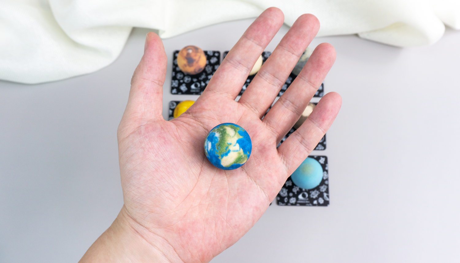 AR 4000+颗粒从内到外拼出地球，减压积木，爱宇奇像素地球Pro