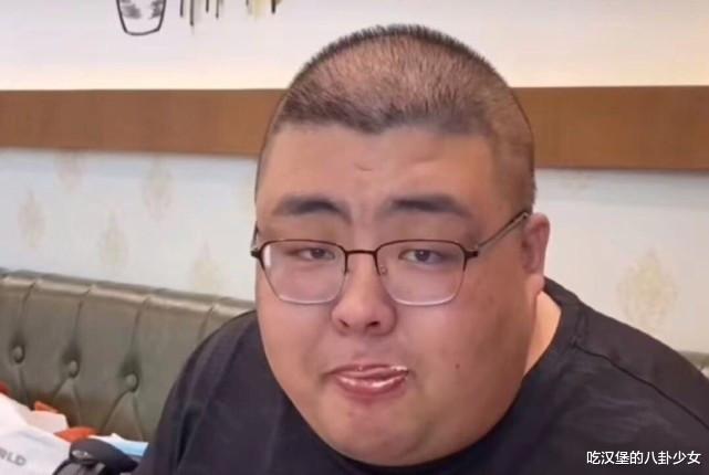 自助餐|网红泡泡龙离世,团队声明含糊其辞,生前吃自助胖到看不见脖子