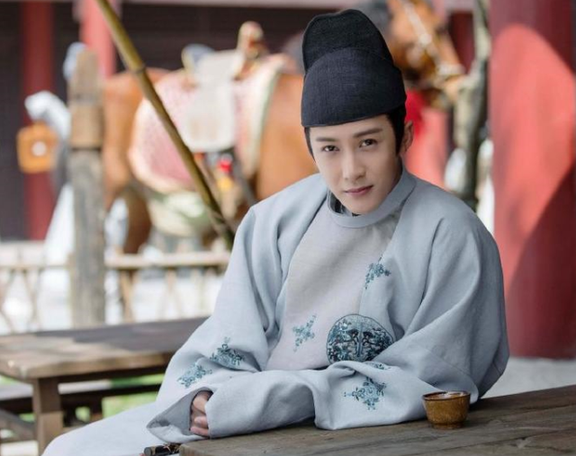 檀健次|《杀破狼》未播，檀健次再曝新剧，看到女主，网友直言：放过哥哥