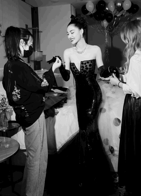 明星|年末红毯扎堆，女明星的出发照“卷”出新高度