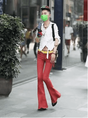 桃花时尚 发现流量密码之后，街头时尚就不再是时尚了，而是看谁更吸引眼球