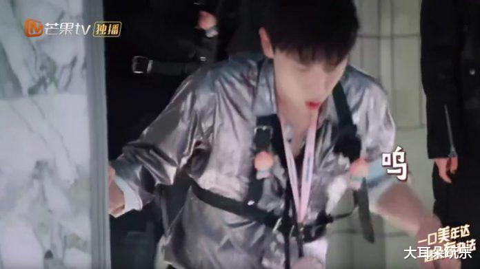 邓伦|邓伦遇上水下指压板！频频发出销魂尖叫直飙英语，引人大笑哈哈哈