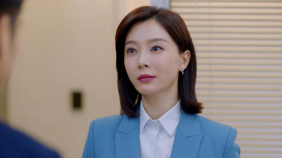 袁泉|“女霸总”就是一脸冷漠？来！5位女演员告诉你，啥叫职场女精英