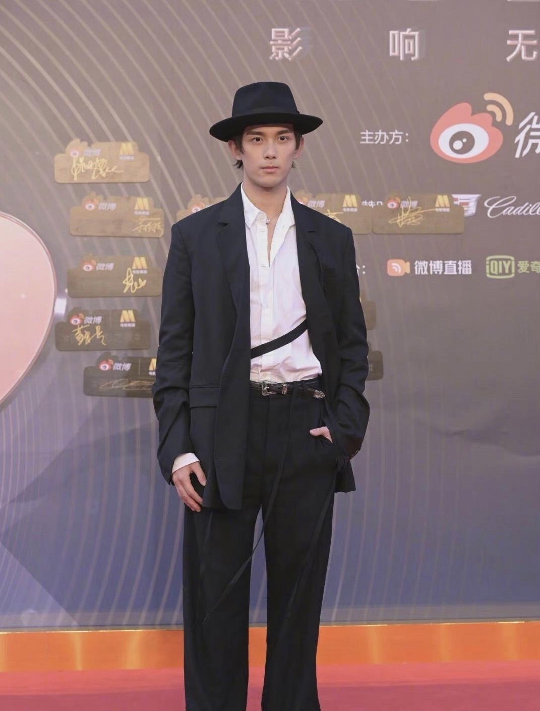 尹正|尹正：减肥餐夺走了我的快乐，网友：衰老的太厉害！像50岁…