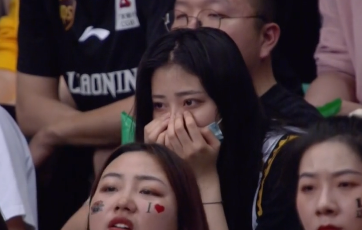 广东男篮|广东3连冠重建王朝！杜锋激动落泪，全队疯狂庆祝，辽篮球迷绝望