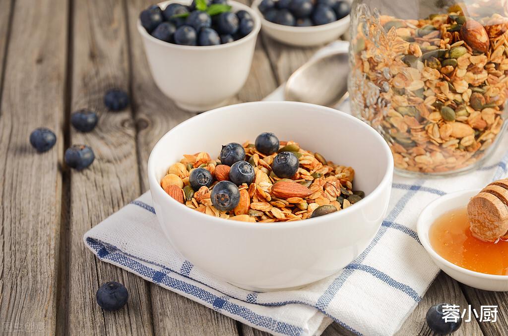 维生素D|便秘最怕5种食材,每天换着吃,清理肠道垃圾,肚子瘪了浑身轻松