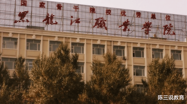 黑龙江职业学院|学生干部“嚣张查寝”火了,背景身份被曝光,职位真的不简单!