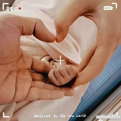 官宣|惠若琪官宣生女喜讯，和老公双手比心表白女儿，一家三口超幸福