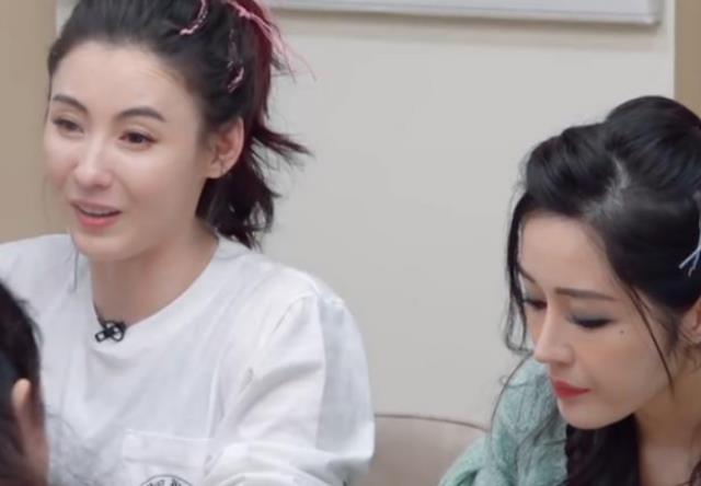 张柏芝|《浪姐2》艺人一起吃火锅，当没了舞台滤镜，张柏芝颜值难以置信