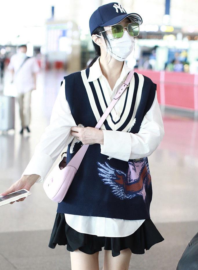 美搭刊报|范冰冰真有少女心！最新私服穿一身学院装美腿纤细，又瘦了好多啊