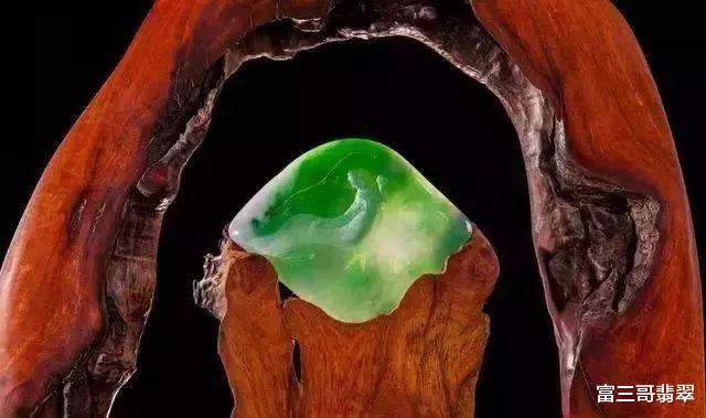 翡翠|用翡翠给百元大钞做一套金缕玉衣，炫富玩出新境界！