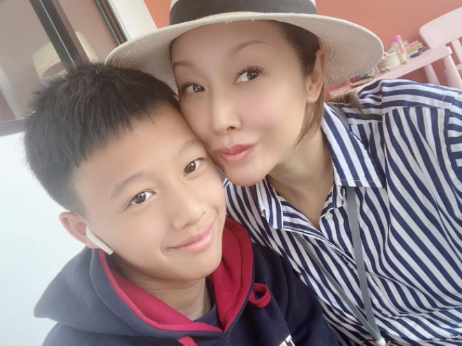 孙悦|“歌坛大姐大”孙悦的消亡史，她的故事比你想象的更悲惨