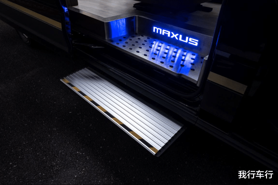 穿衣搭配|来来来,突破你想象的,看看这款“移动办公室”