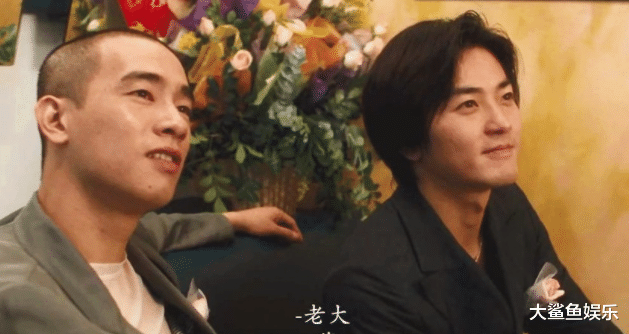 唐嫣|郑伊健久违露面，54岁穿马甲配健美裤秀身材小腿肌肉太抢镜，身家过亿却当丁克