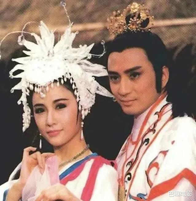 王语嫣|王语嫣别硬演，新版世俗味重，老版有人像村姑，有人一眼击中人心